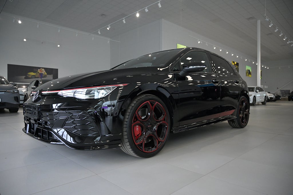 Volkswagen Golf GTI Clubsport **Edition 50 325 hk**