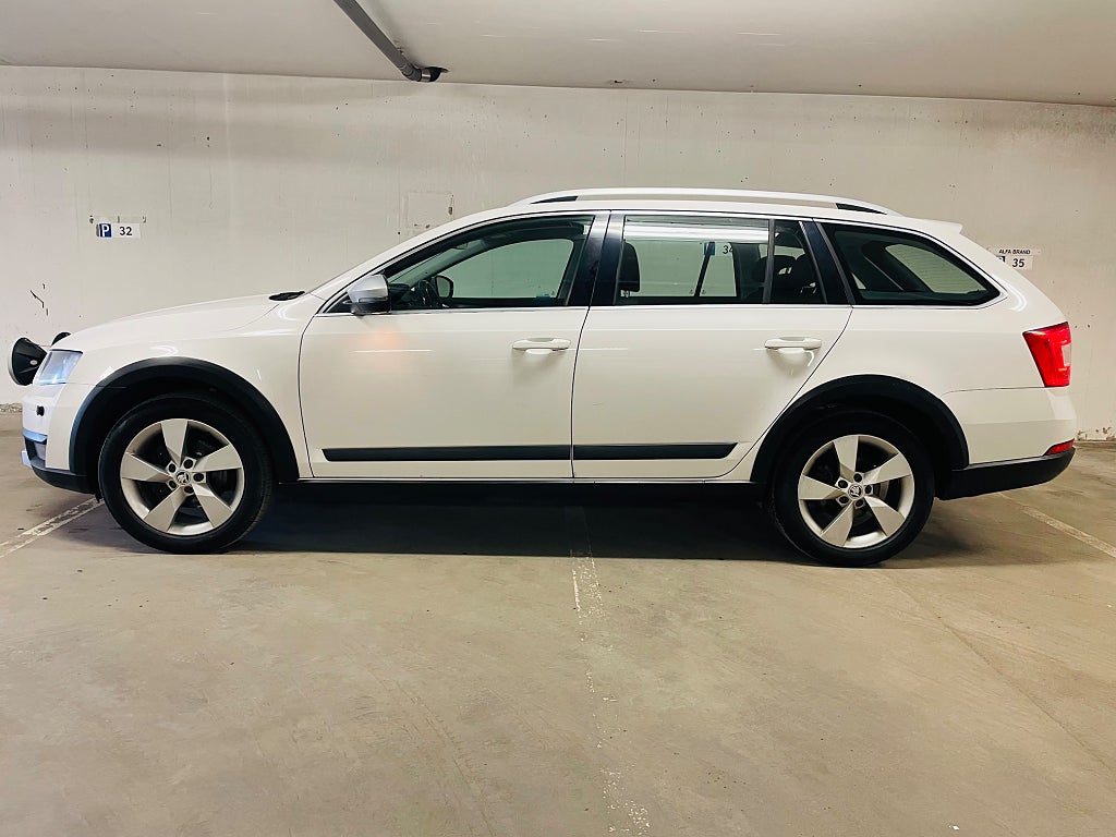 Skoda Octavia Scout 2017 - miniatyr 2