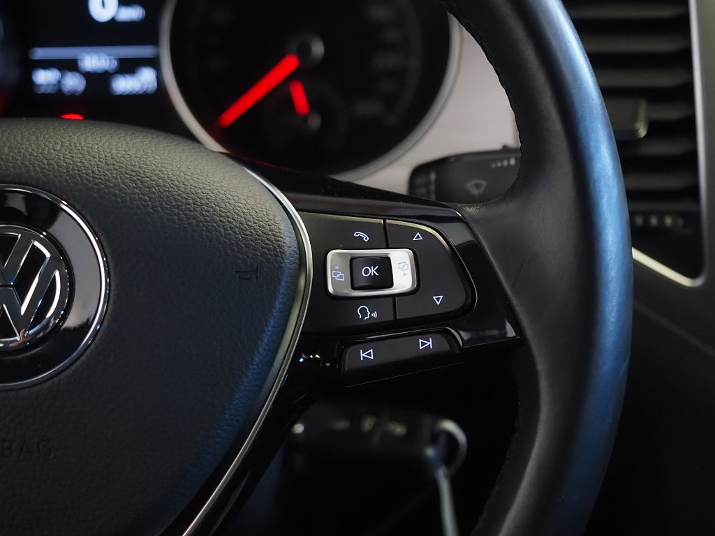 Volkswagen Golf Sportsvan 1.2 TSI 110hk Drag Kamera Låga mil! 2016