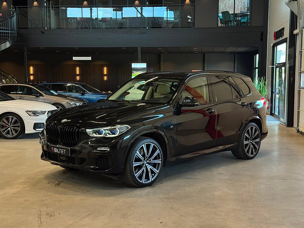 BMW X5 xDrive45e M Sport / Pano B&W Laser HUD Värmare SeSpes
