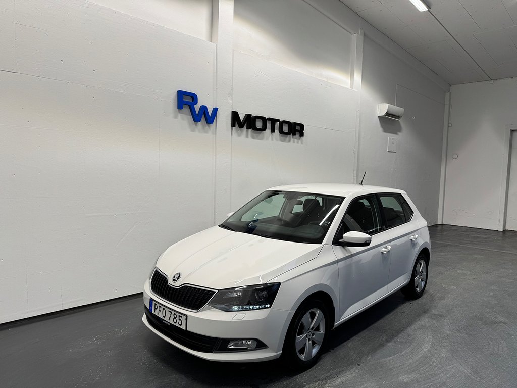 Skoda Fabia 1.2 TSI 90hk Style CarPlay 360kr årsskatt 