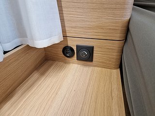Husbil-halvintegrerad Adria CORAL 670 SC PLUS 24 av 28