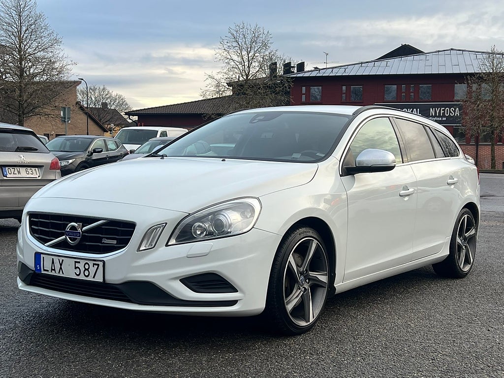 Volvo V60 D5 215HK R-DESIGN AUTOMAT | DRAGKROK | SVENSKSÅLD