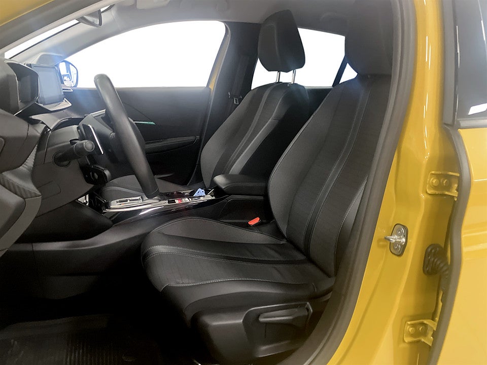 Bild på Peugeot 208 Allure Pack 1.2 PT 100hk Aut B-KAMERA BACKSENSORER