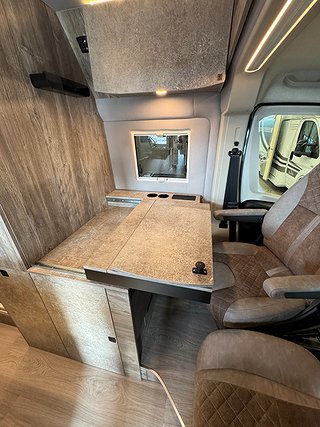 Husbil-halvintegrerad Robeta Helios For Two 180HK AUT 4 av 26