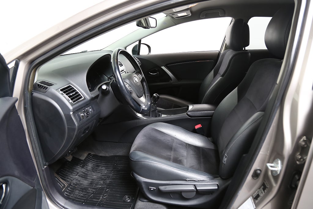 Toyota Avensis 1,8 147hk Edition 50 Kombi Navi Motorv Dragkrok 2015