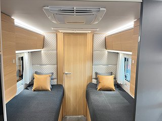 Husbil-halvintegrerad Adria CORAL 670 SLT PLUS 18 av 28