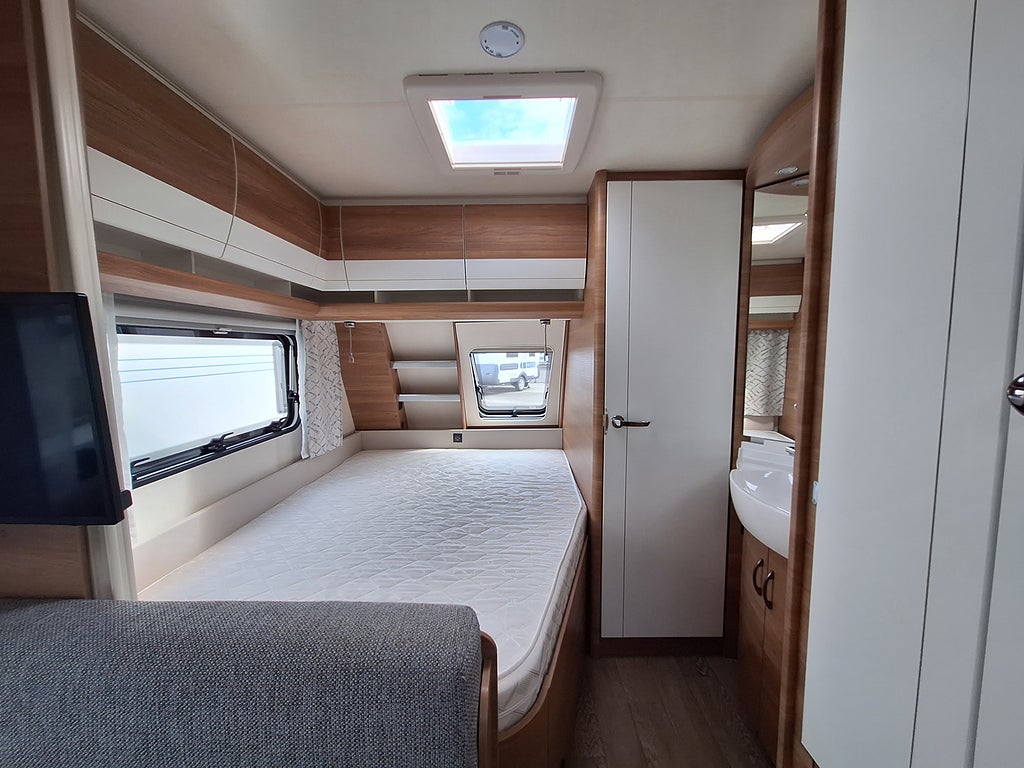 Hobby De Luxe 400 SFe Dubbelbädd, 1 Ägare