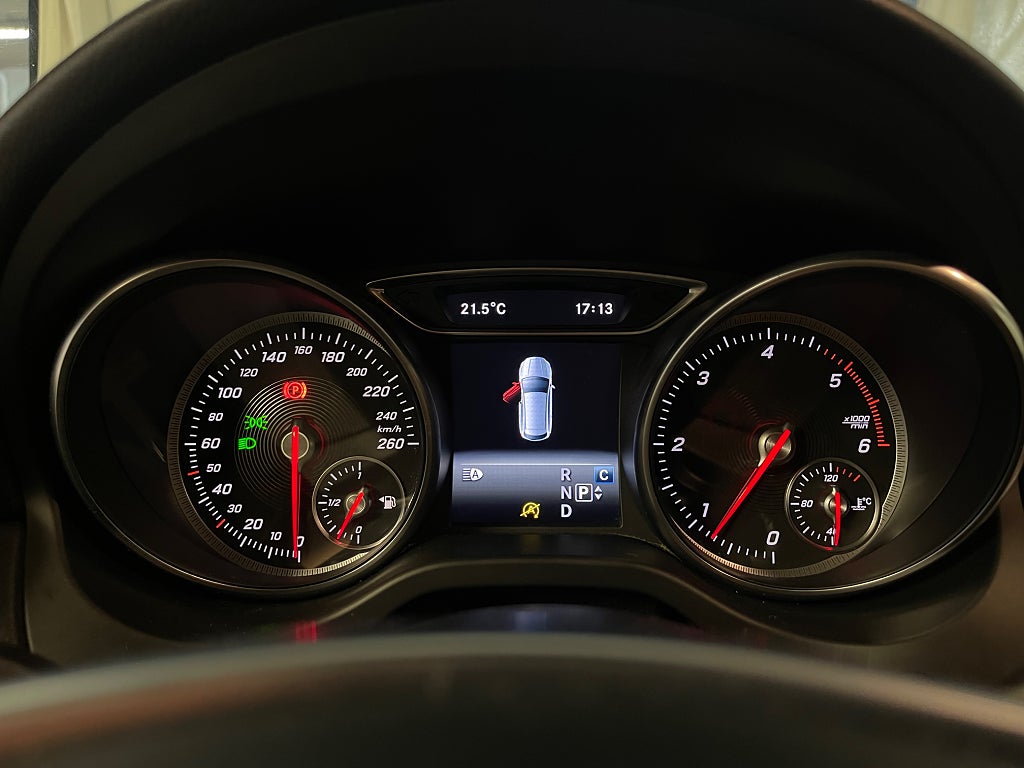 Mercedes-Benz CLA 220d AWD SB AMG Line Dragkrok OBS Renoveringsobjekt bild 12