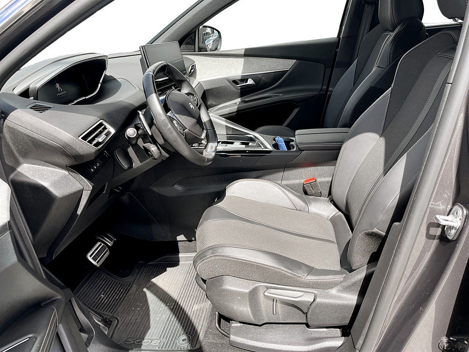 Bild på Peugeot 5008 GT 1.2 PT 130hk Aut 7-SITS B-KAMERA CARPLAY