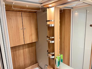 Husbil-halvintegrerad Knaus Sky TI 650 MF 23 av 28