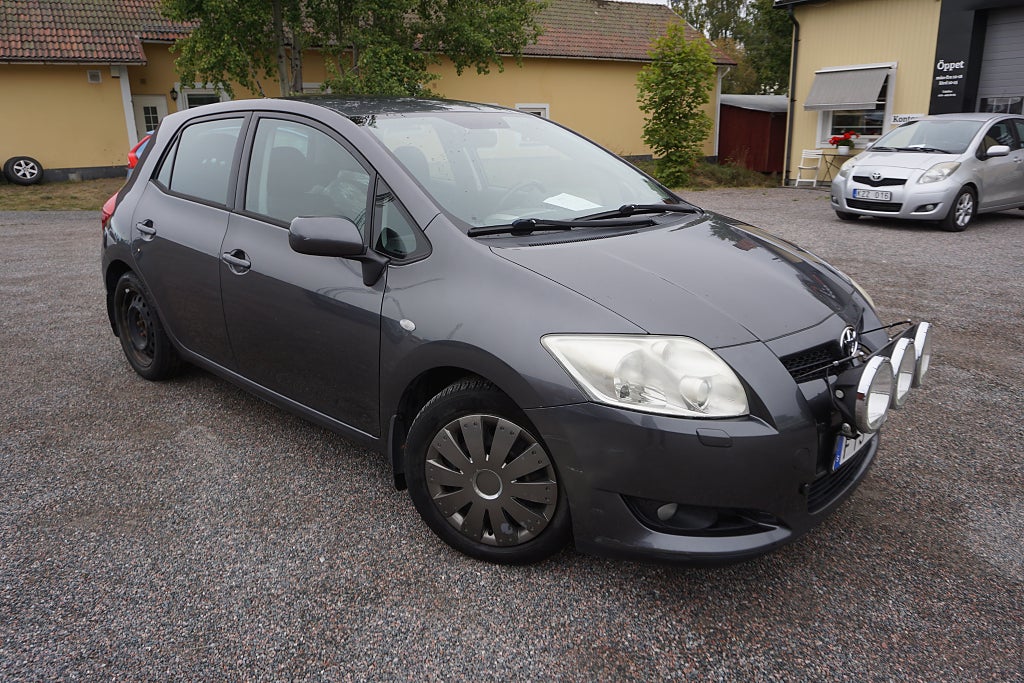 Toyota Auris 5-dörrar 1.4 D-4D AUT/M-värmare