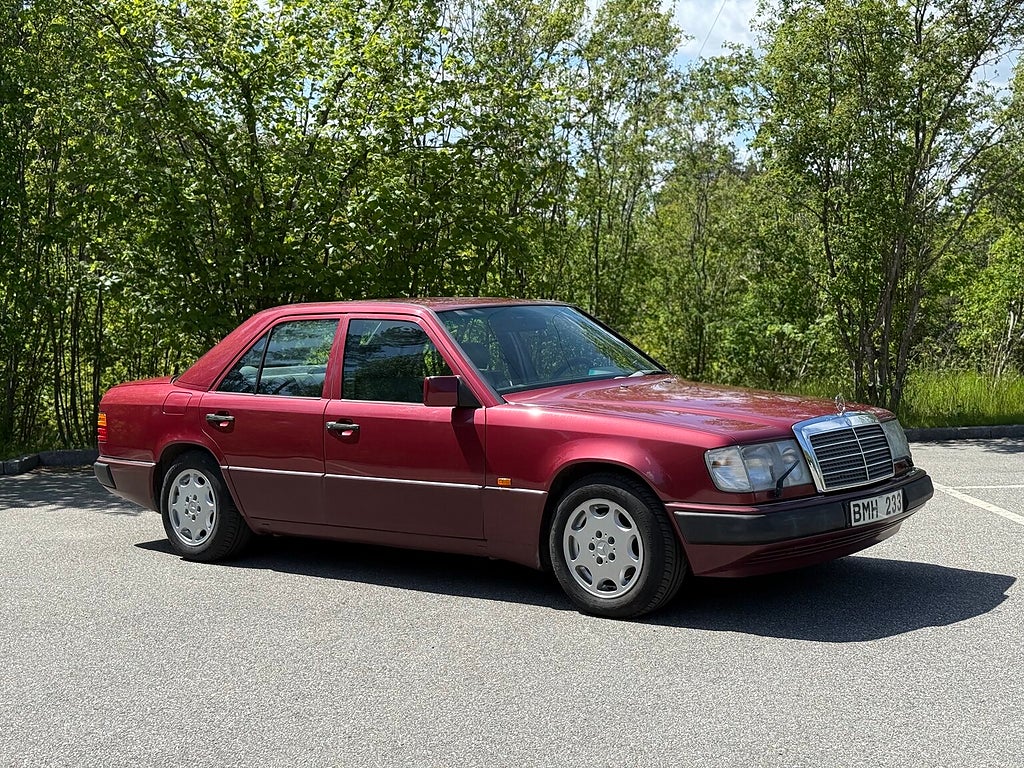 Mercedes-Benz 300 E-24