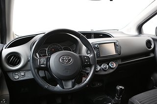 Halvkombi Toyota Yaris 3 av 5