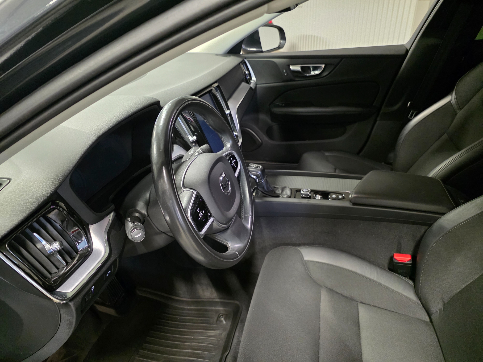 Volvo V60 D3 Aut Momentum Advanced 2020, bild 6/38