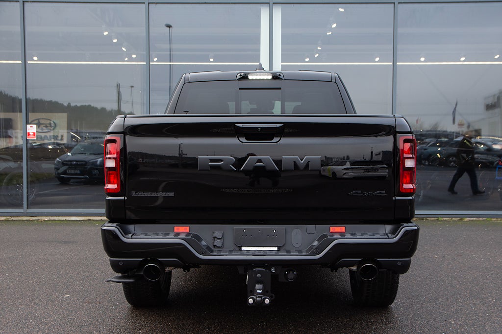 Dodge RAM 1500 Laramie Night Edition 420hk LÅG SKATT OMG LEV