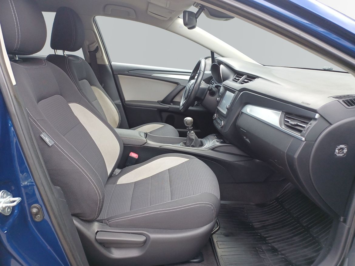 Toyota Avensis 2016, bild 6/40