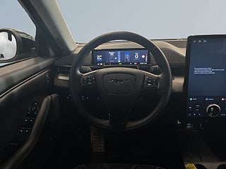 Ford Mustang Mach-E Standard Range S&V-hjul/MOMS/360kam/Carplay/B&O/Skinn – bild 9