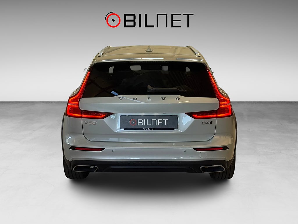 Volvo V60 Cross Country B4 AWD Aut *3,99%* Drag Kamera H/K Värmare 18"