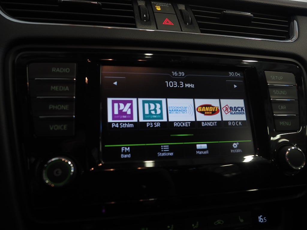 Skoda Octavia Kombi 1.4 TSI 150hk Style Dragkrok P-Värm P-Sensorer 2016