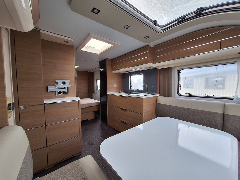 Adria Adora 613 UT Queenbädd