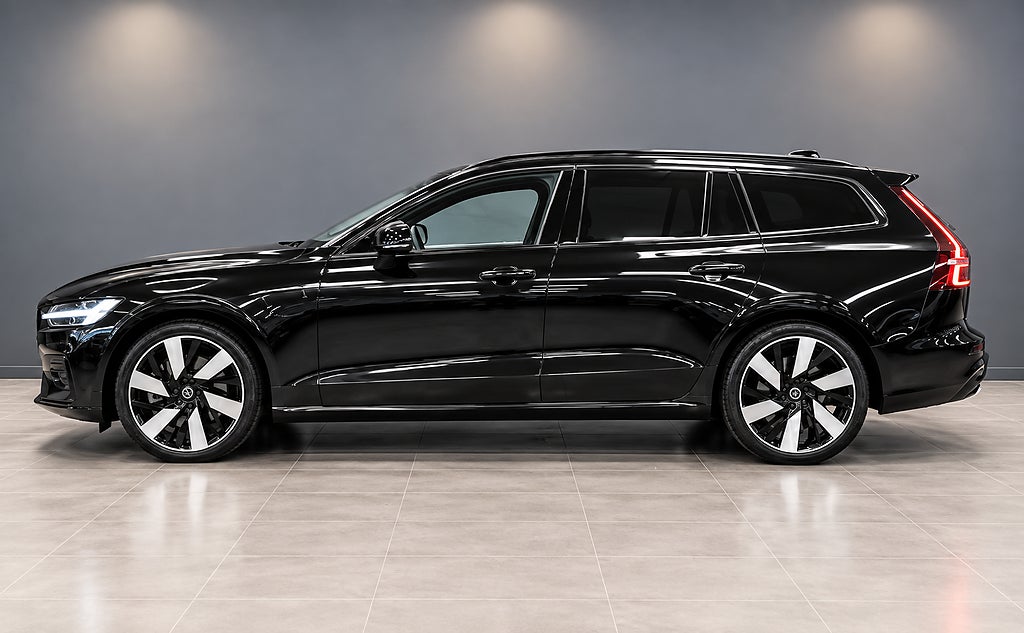 Volvo V60 Recharge T6 AWD / Plus Dark / Eldragkrok/