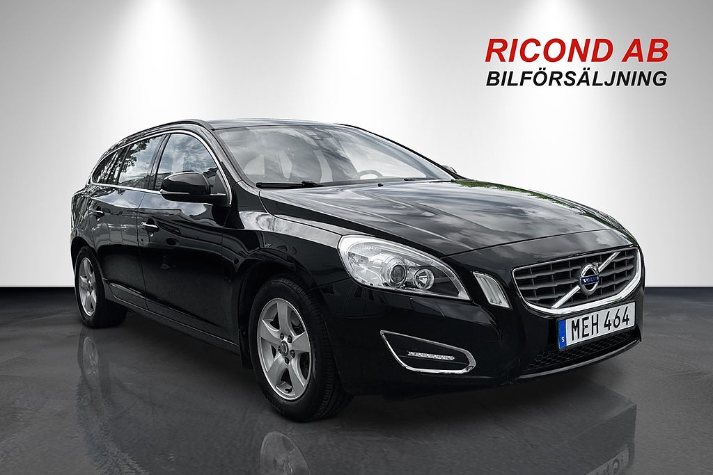 Volvo V60 T4F 180HK AUTOMAT MOMENTUM DRAG M-VÄRM 3.45% RÄNTA