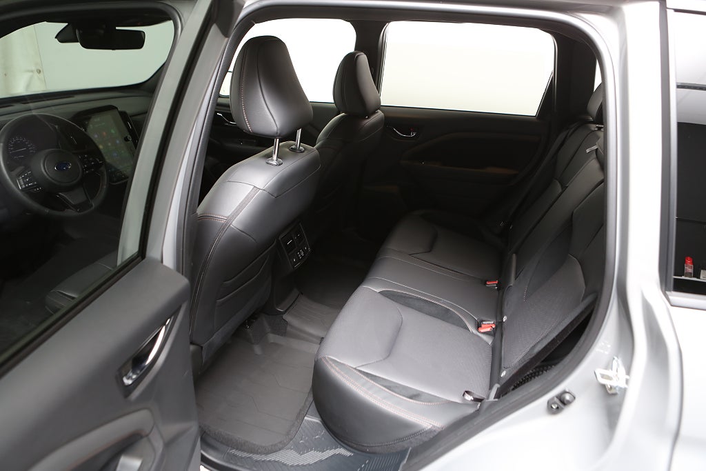 Subaru Forester e-Boxer Limited | Moms 2025