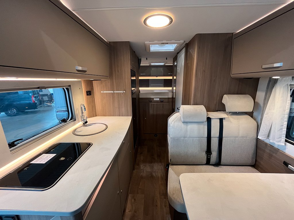 Carado A 464 / B-kort / 6 bältade / 6 Sovplatser / 845 Mil - Carado