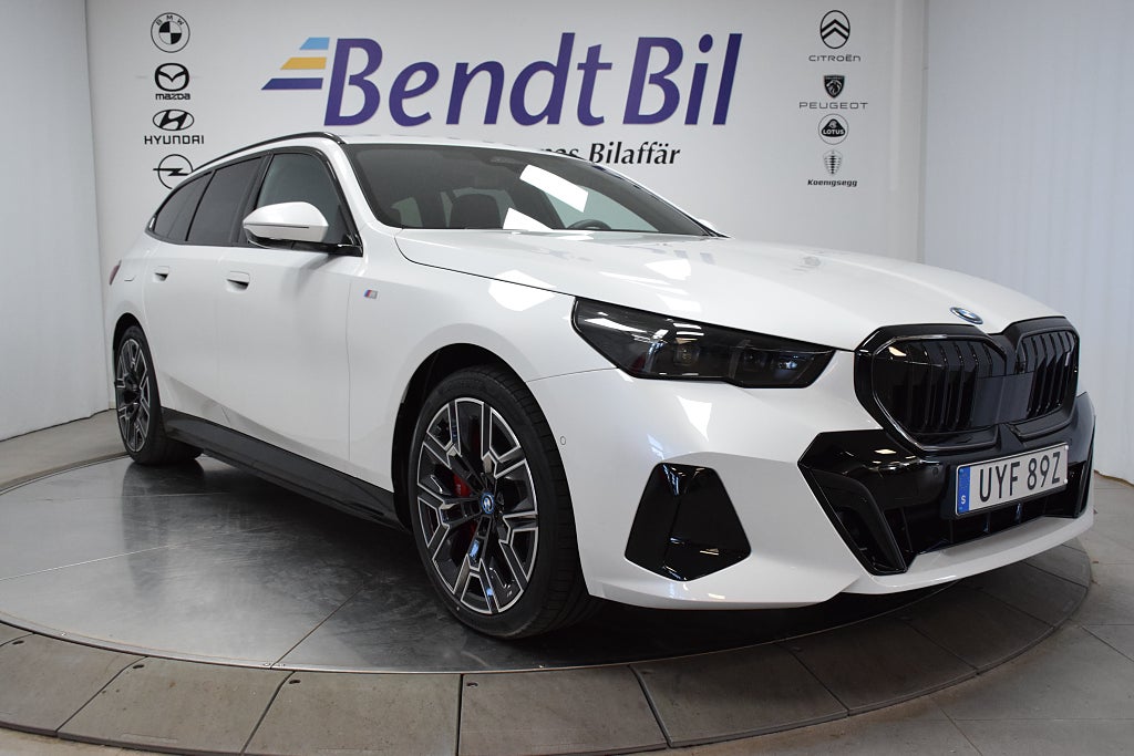 BMW i5 xDrive40 Touring M Sport PRO / Adaptiv farthållare