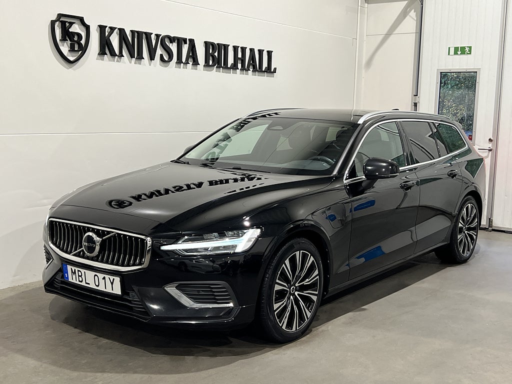 Volvo V60 Recharge T6 AWD Core Edition Moms BLIS Drag 350hk