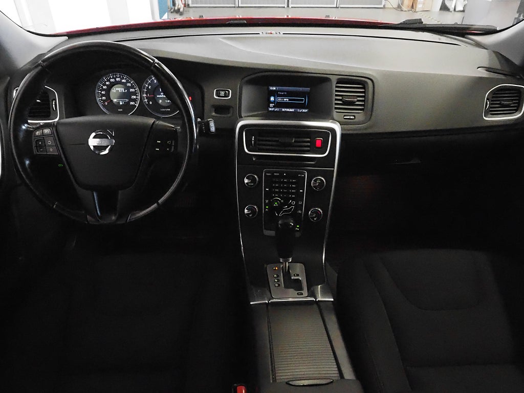 Volvo V60 T4F 180hk Aut Kinetic |Drag|Värmare|Keyless| 2012