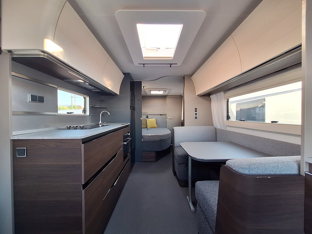 Adria Alpina 753 UP Dubbelbädd, Dusch, Nytt Tält