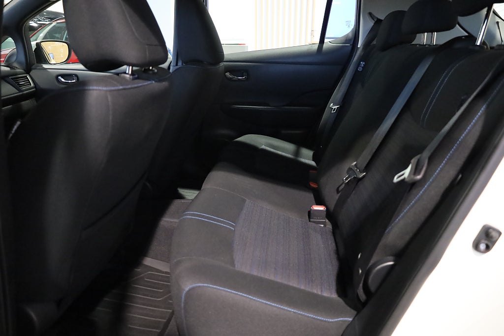 Nissan Leaf Acenta 40 kWh Kamera CarPlay Rattvärme Keyless Leasbar