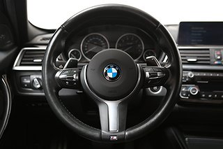 Sedan BMW 330 18 av 28