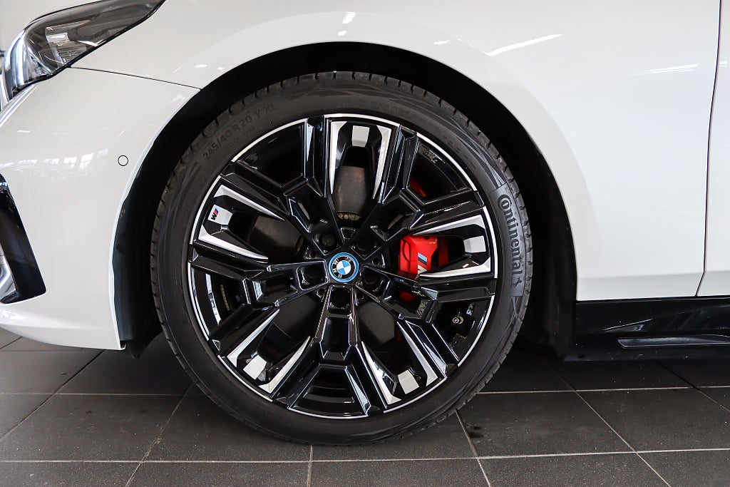 BMW i5 M60 xDrive Sedan MOMS M-Sport Kolfiber B&W Pano 360°