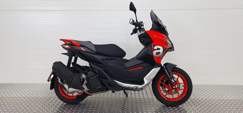 Aprilia SR GT 200 ABS  Låga mil 