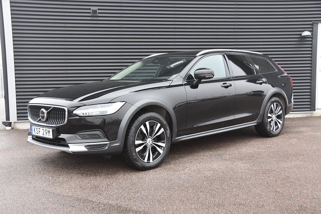 Volvo V90 Cross Country B4 AWD Momentum Blis, Värmare, Dragkrok, Google EU6
