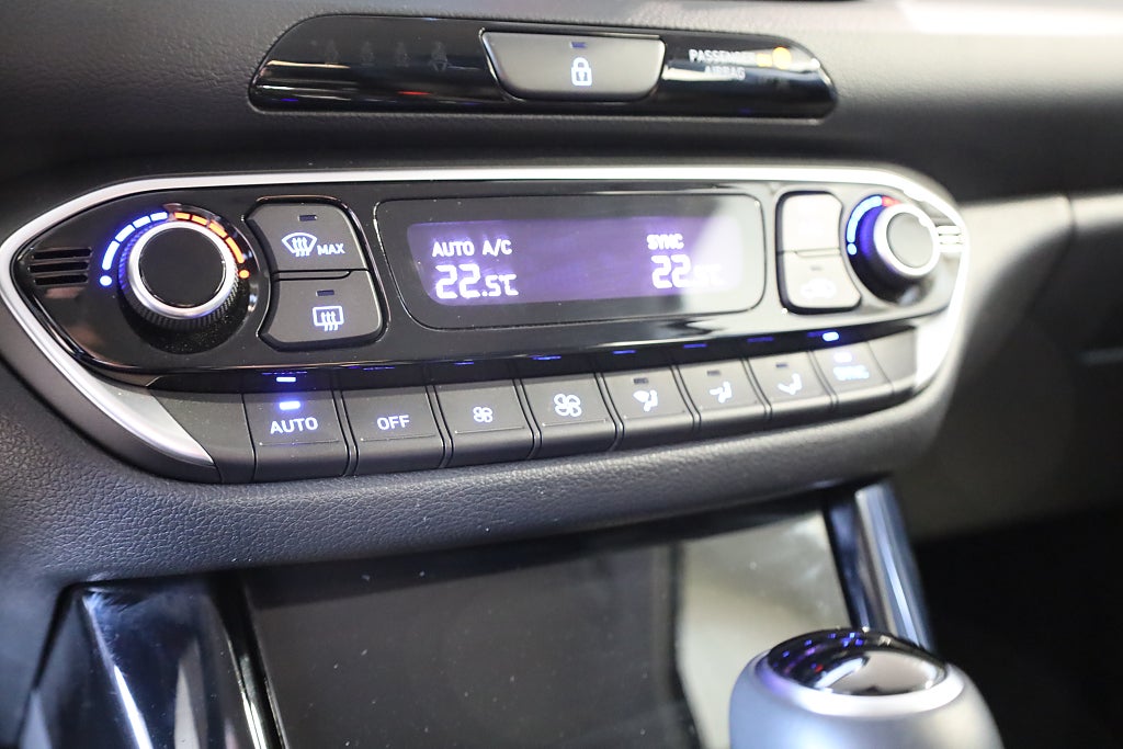 Hyundai i30 1,0 T-GDi MHEV Essential Kombi Aut Navi Kamera