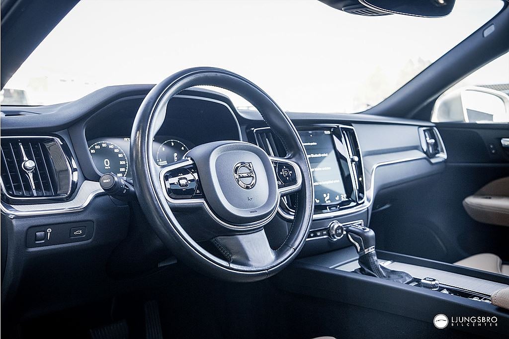 Volvo V60 D4 Inscription 190hk / Brun Läder / Pano / B-Kamera