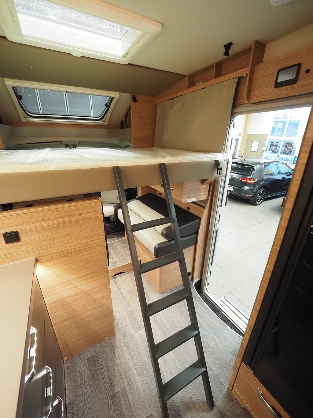 Weinsberg CaraSuite 650 MF AUT | 3500kg | Loungepaket