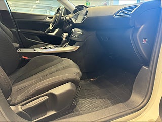 Peugeot 308 SW 1.2 Allure Panorama M-värmare Drag P-sens S&V