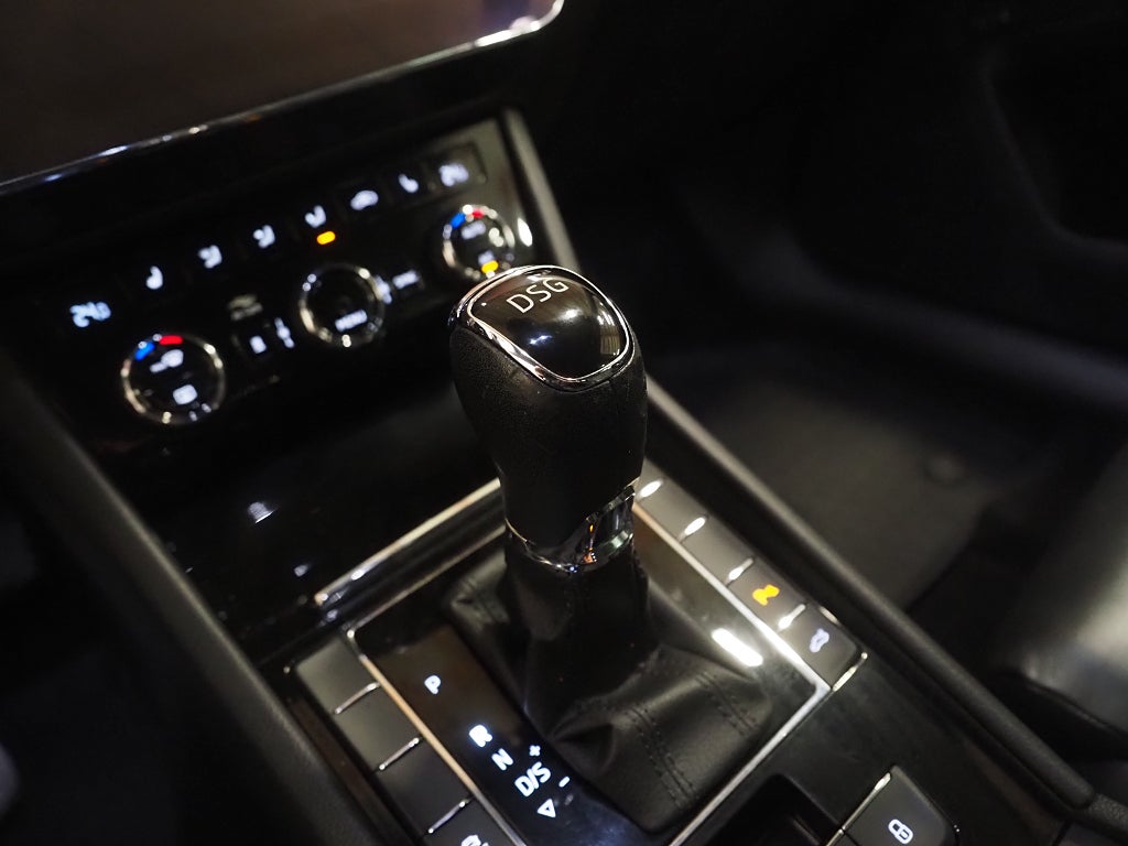 Skoda Superb Kombi 1.5 TSI Business Edt Drag P-Värm B-Kam 2019