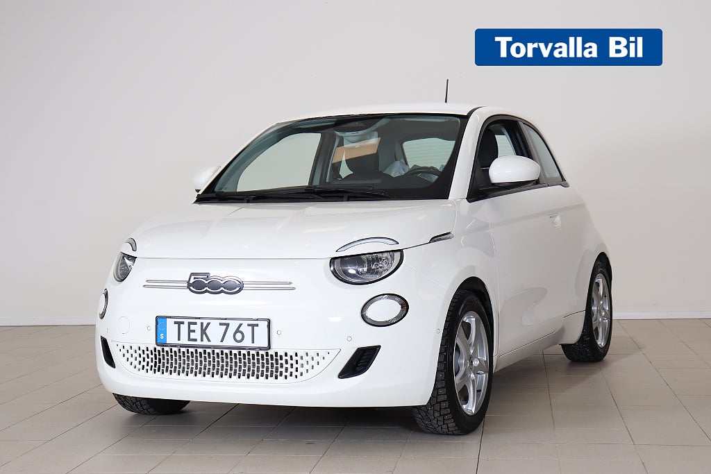 Fiat 500E 42 kWh ICON EYE PARK B-Kamera Navi V-Hjul MOMS