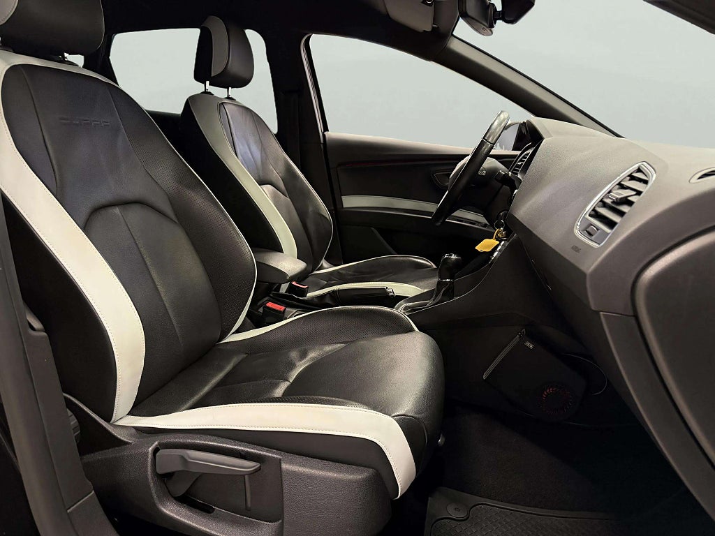 Seat Leon León Cupra 2.0 TSI 290hk Skinn, Vinterhjul, Ledramp, HELGKAMPANJ - miniatyr 13