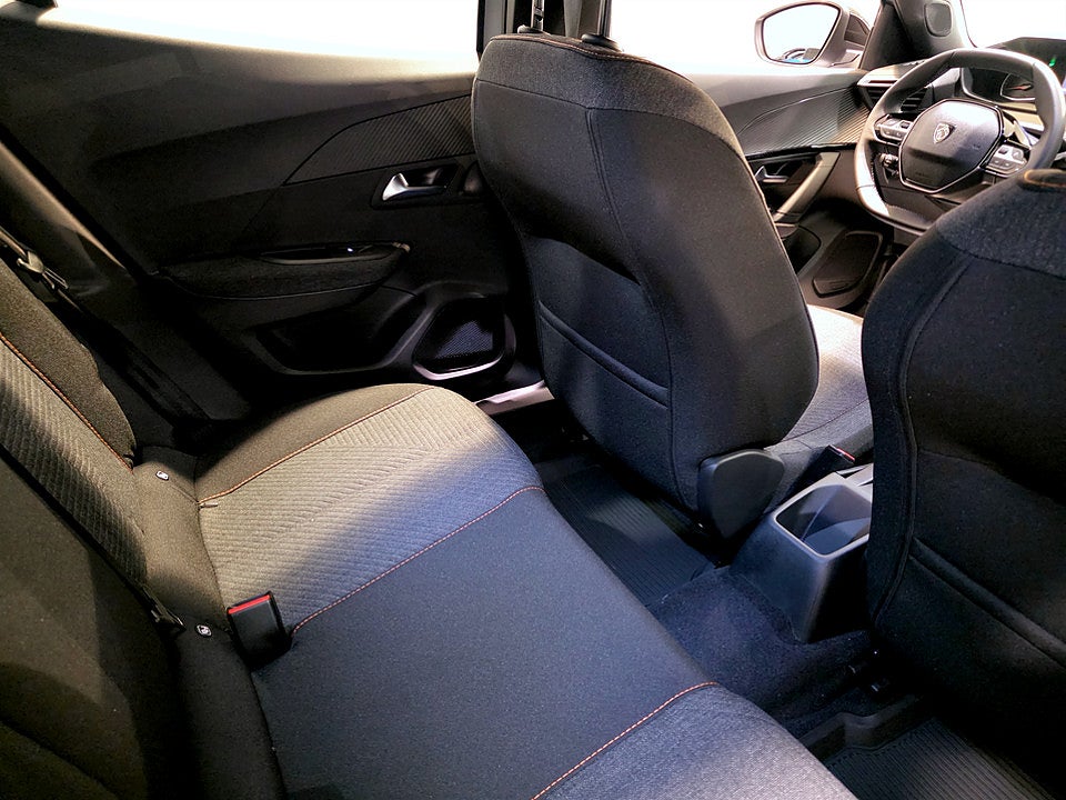 Bild på Peugeot 2008 Style 1.2 PT 100hk CARPLAY BACKSENSORER