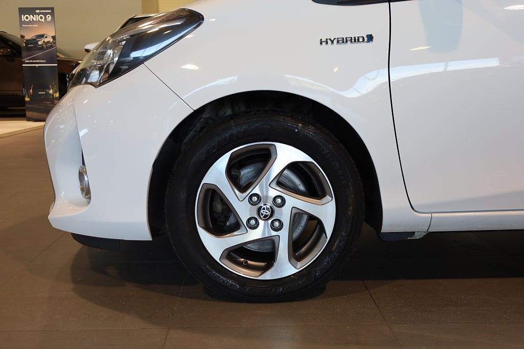 Toyota Yaris Hybrid e-CVT Active Kamera Blåtand Nyservad 2017