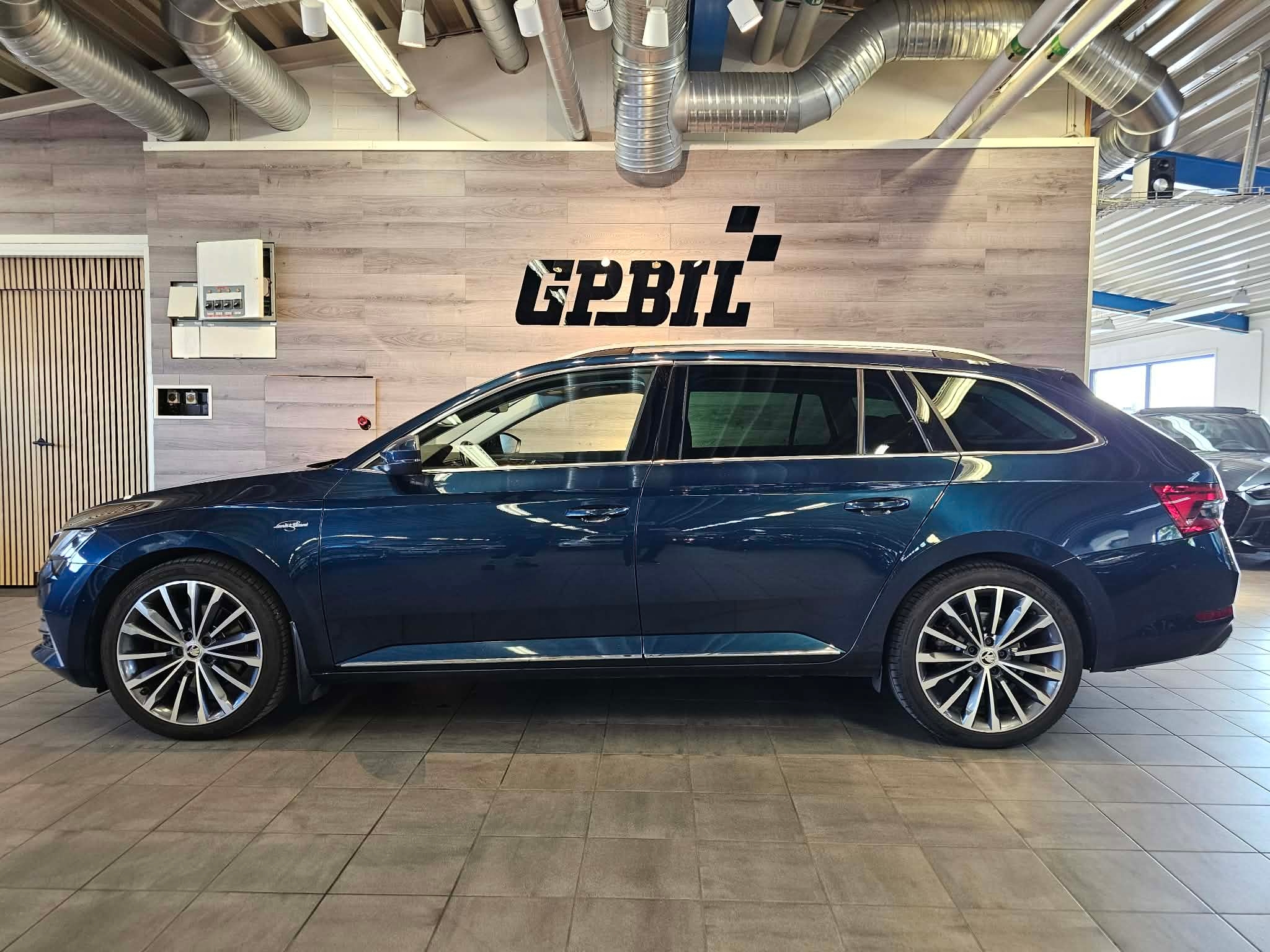 Skoda Superb 2020, bild 2/55