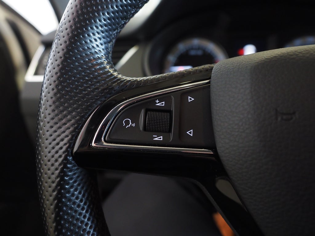 Skoda Octavia Kombi 1.5 TSI 150hk Ambtion | Drag | Värmare |