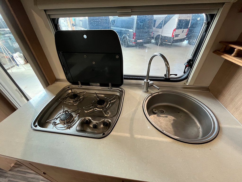 Sun Living A 49 DP /Automat/6 bältad/6 sovplatser/Drag/Solcell - Sun Living